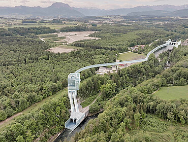 Schonender Neubau: Das neue Kraftwerk Traunfall passt sich optimal in das Landschaftsbild ein.