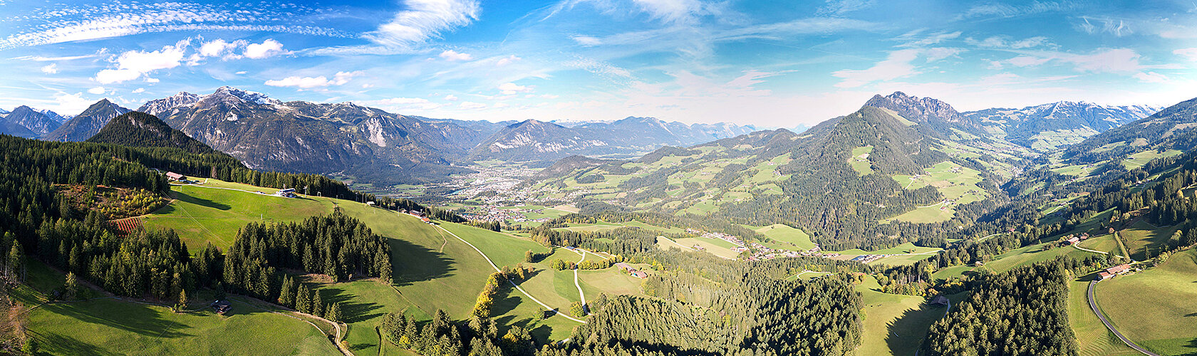 Sommerlandschaft in Alpbach und Inntal in Tirol Bild im Seitenkopf
